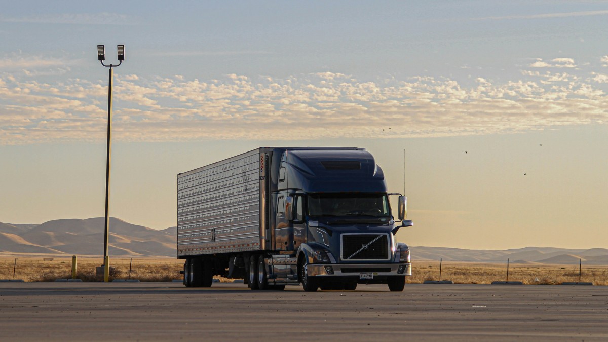 The Asset-Based Advantage: Why Owning Trucks Matters in Logistics